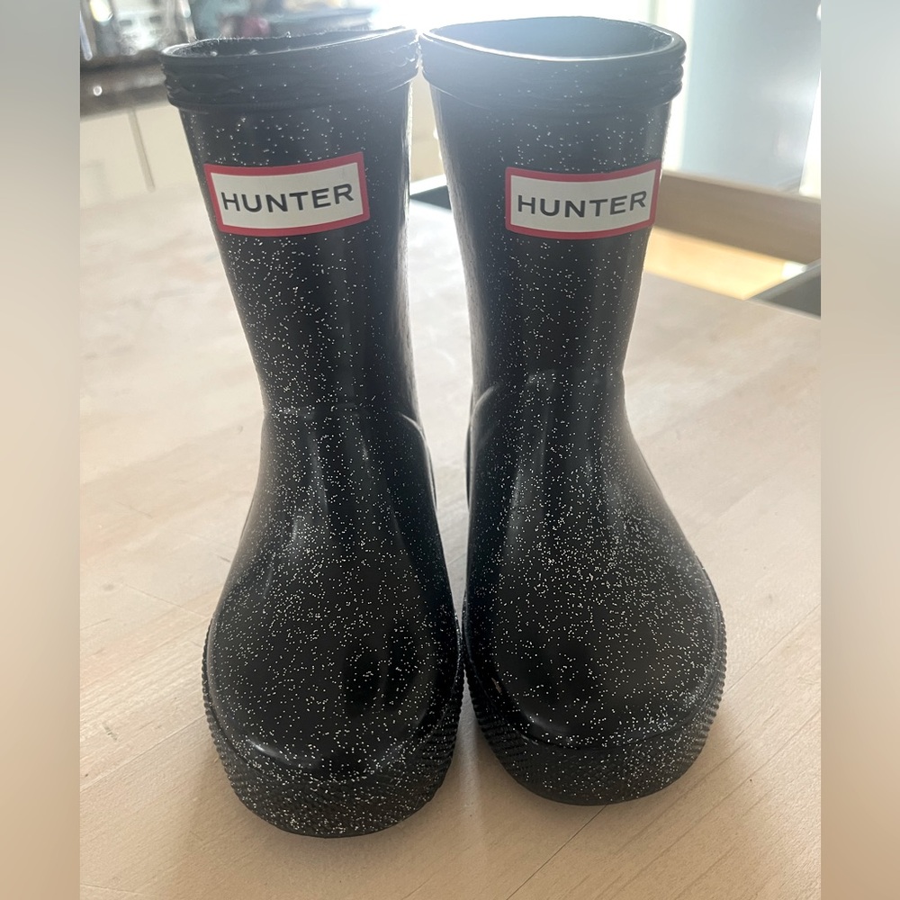 Hunter kids black, sparkly rain boots. Size UK 5/ US 6 toddler.
